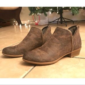 Just fab zipper trim booties! Sz 10